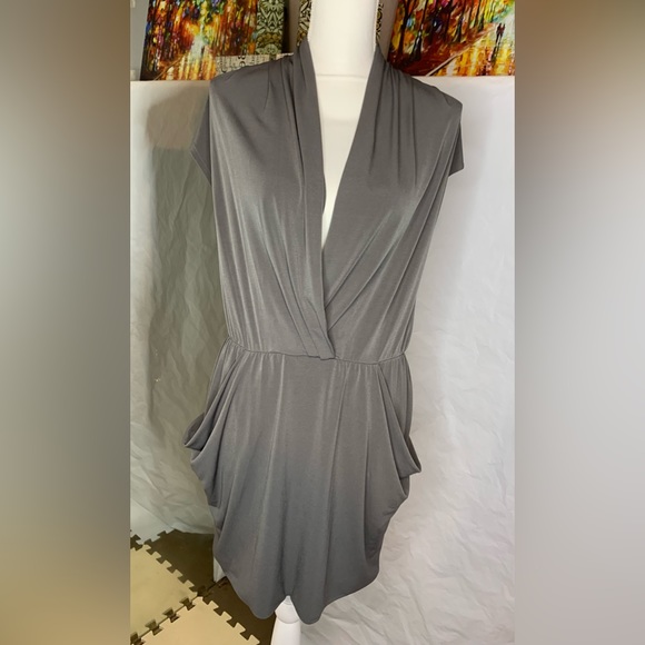 Sweet Storm Dresses & Skirts - Sweet Storm Women’s Size Large Gray Pocketed Deep V Neck Tunic